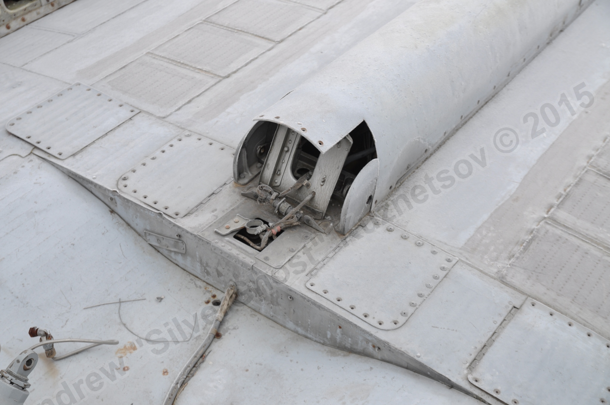 MiG-25PU_wing_0122.jpg