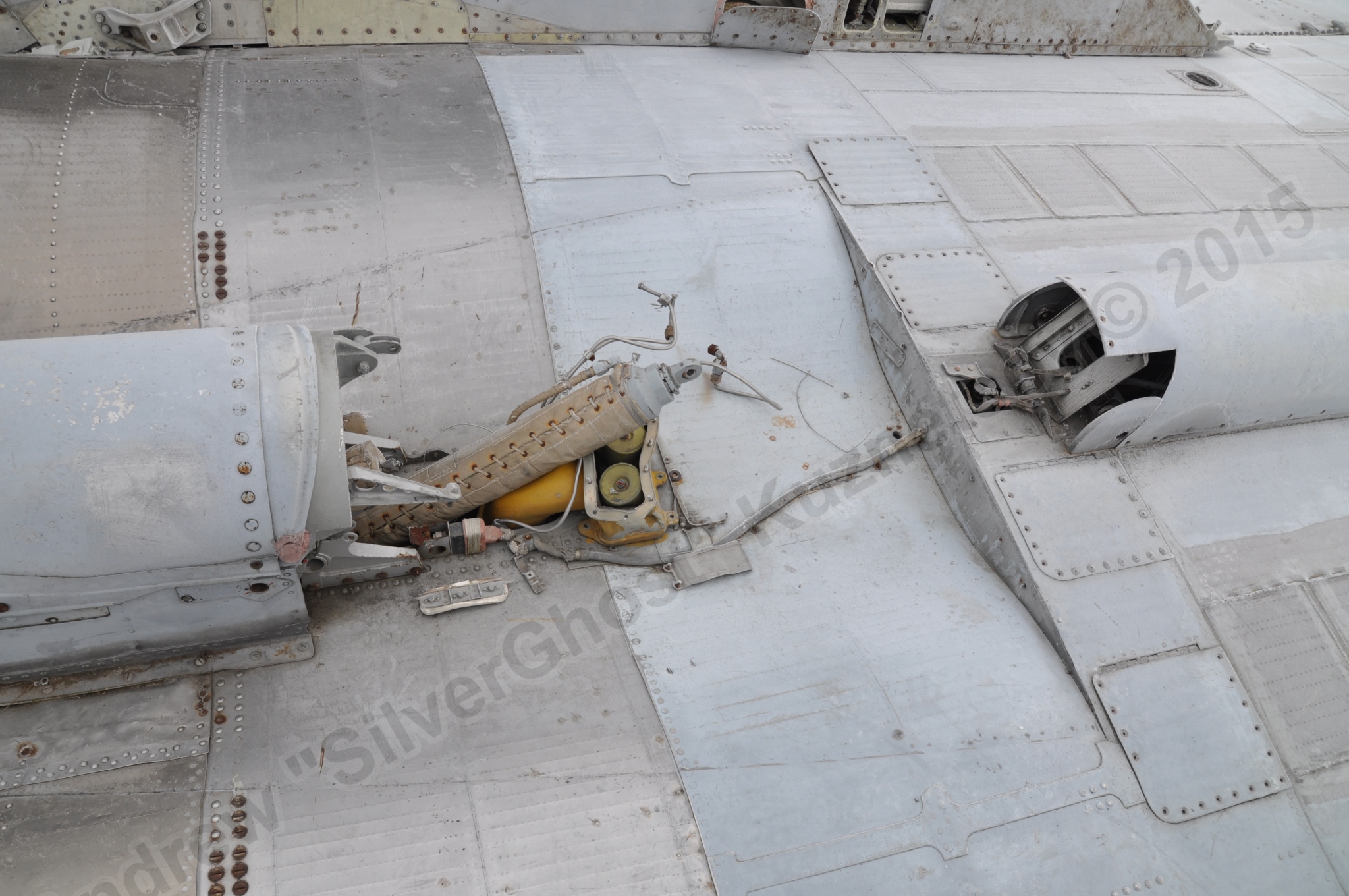 MiG-25PU_wing_0123.jpg