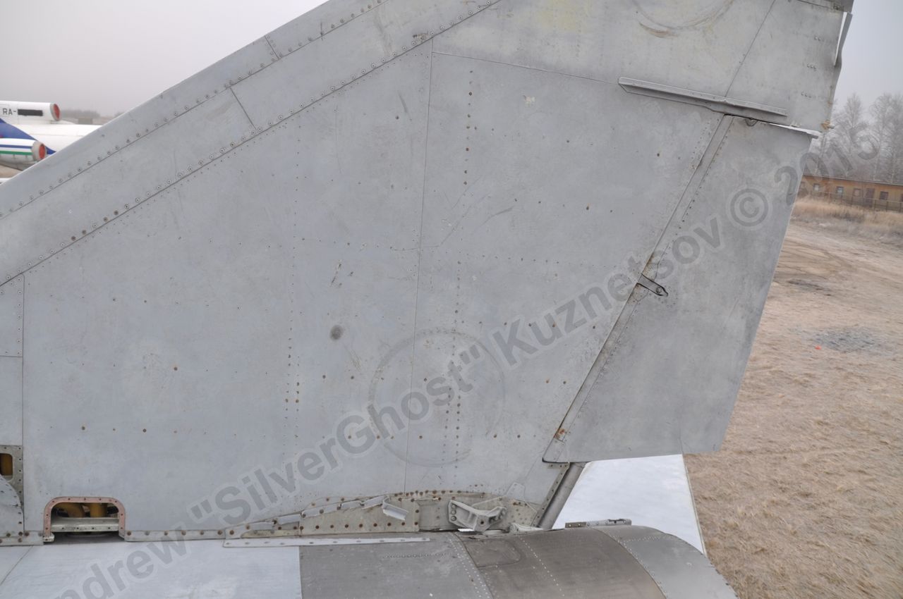 MiG-25PU_wing_0138.jpg