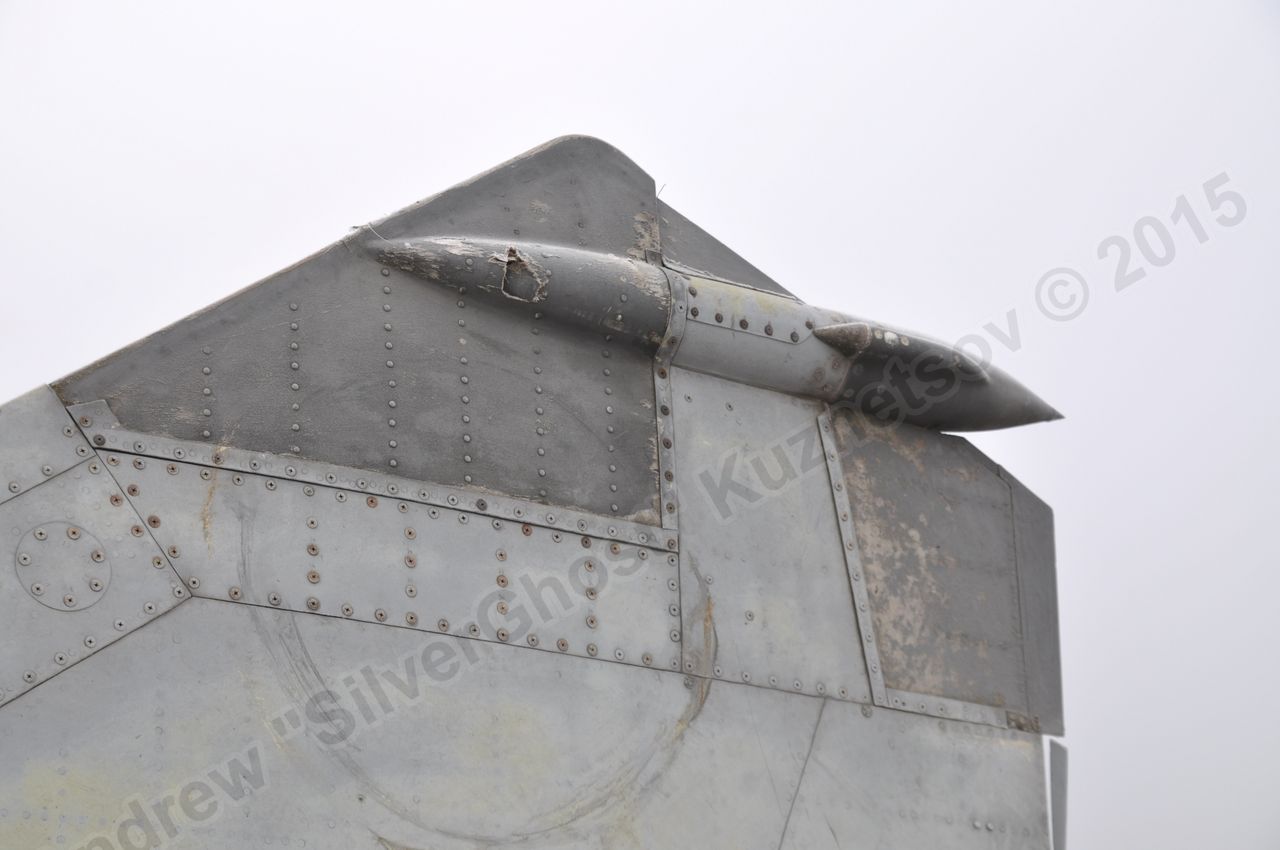 MiG-25PU_wing_0140.jpg