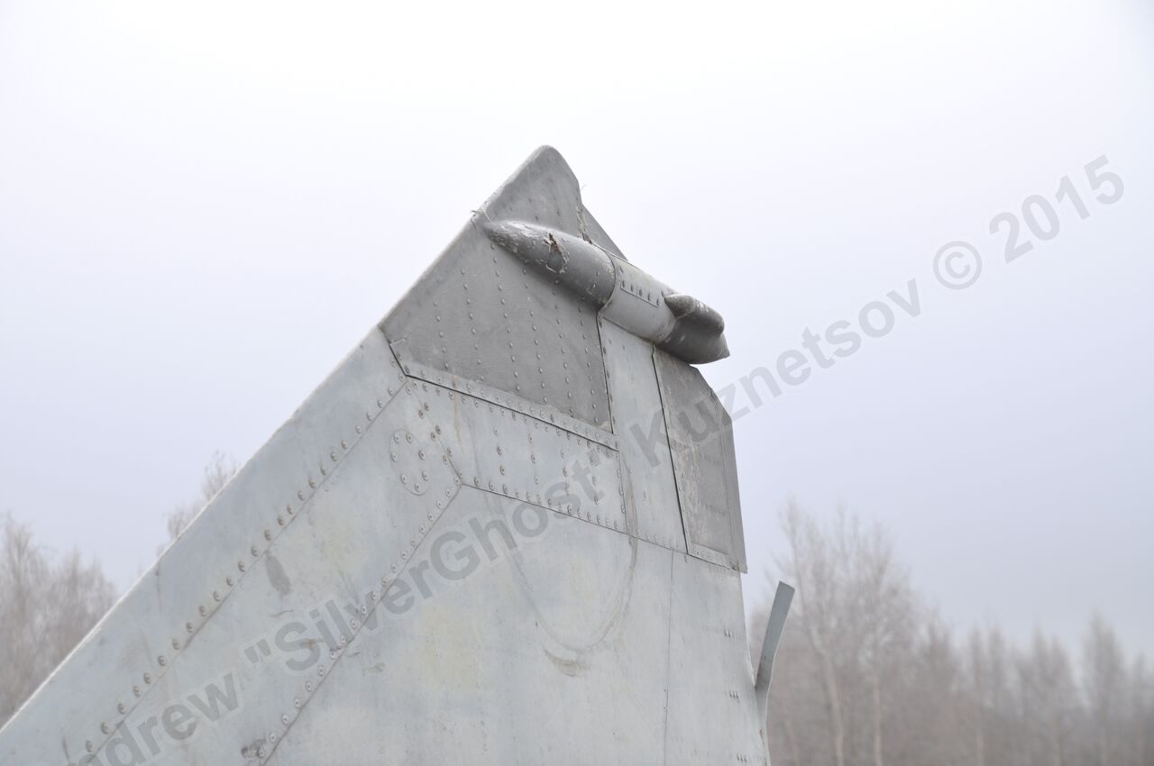 MiG-25PU_wing_0158.jpg