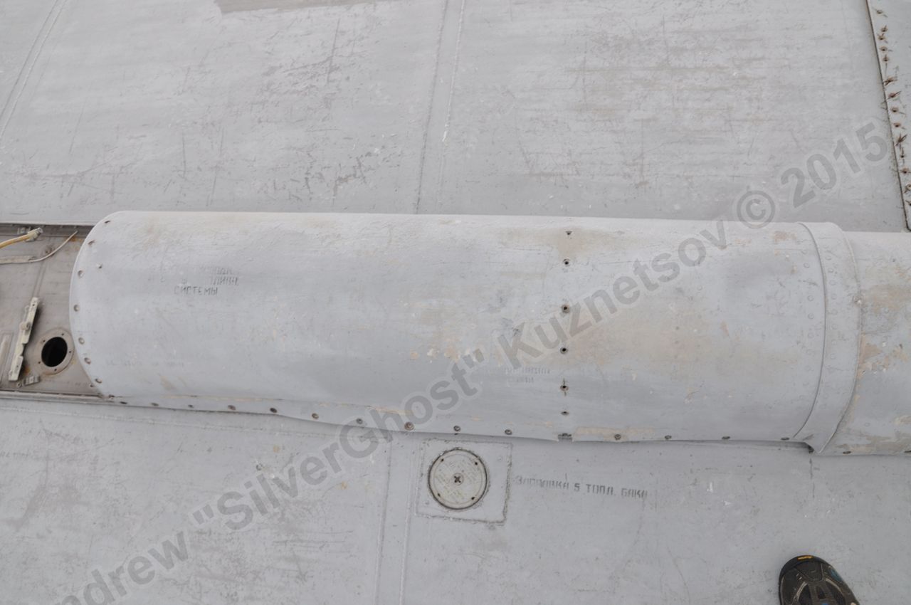 MiG-25PU_wing_0161.jpg