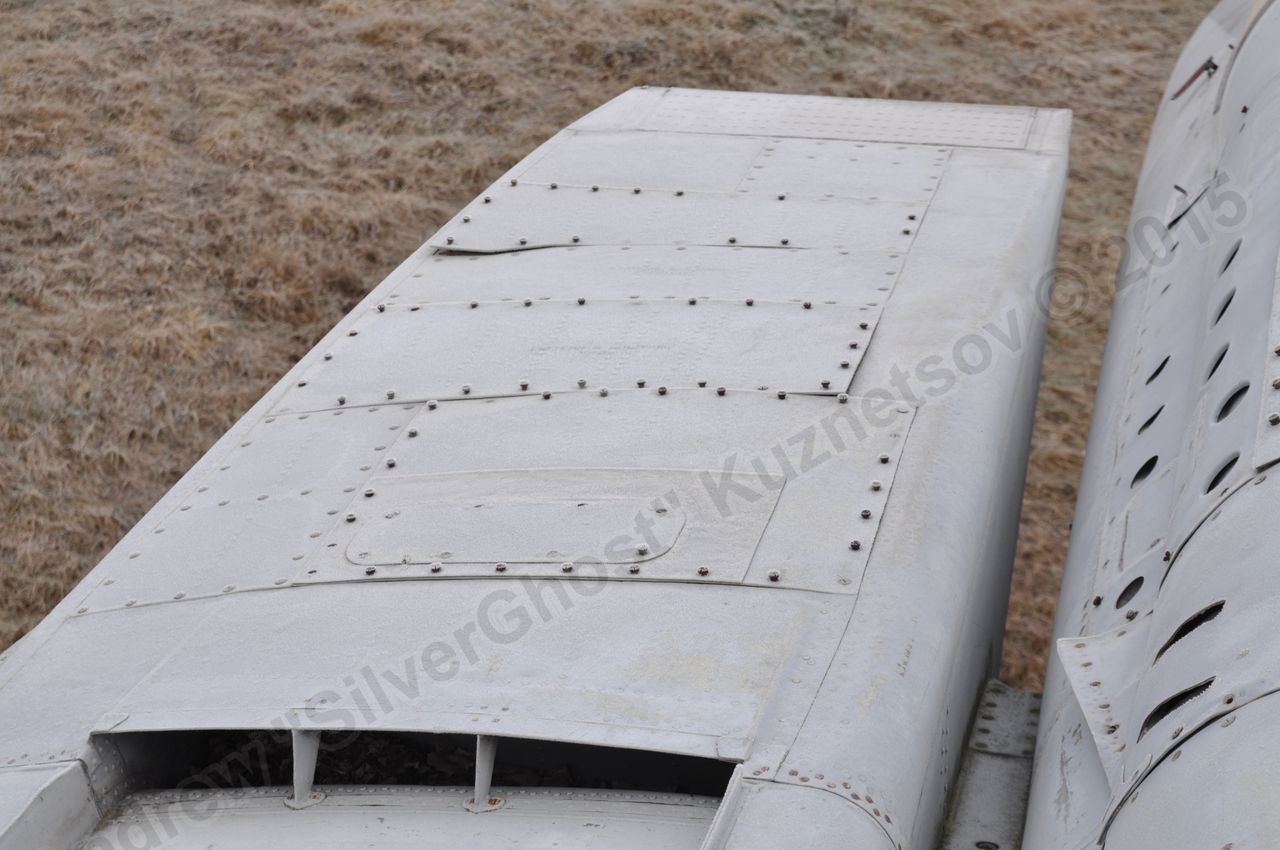 MiG-25PU_wing_0171.jpg