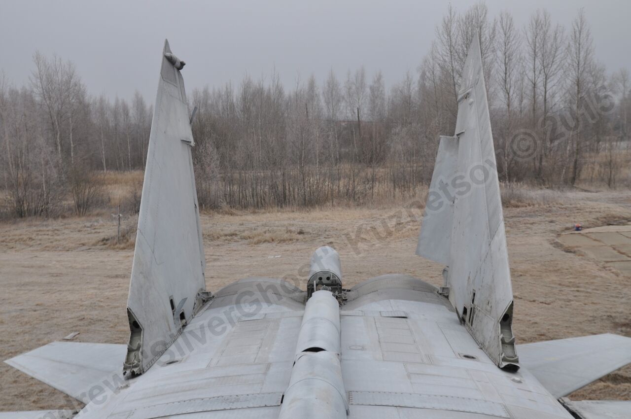 MiG-25PU_wing_0214.jpg