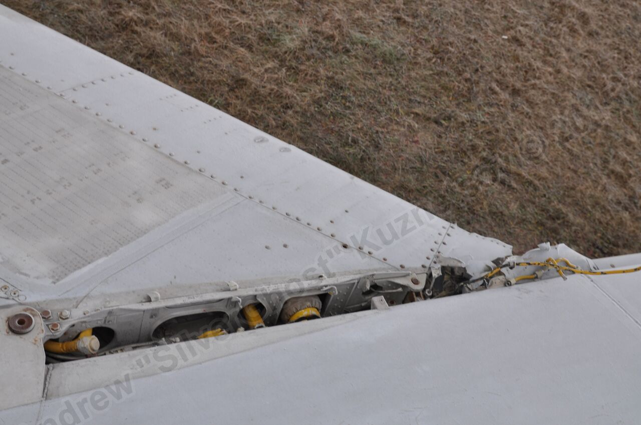 MiG-25PU_wing_0215.jpg
