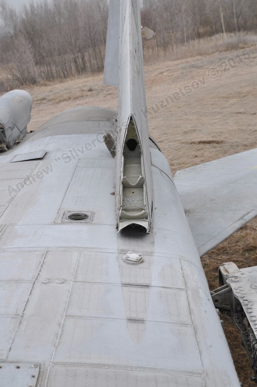 MiG-25PU_wing_0221.jpg