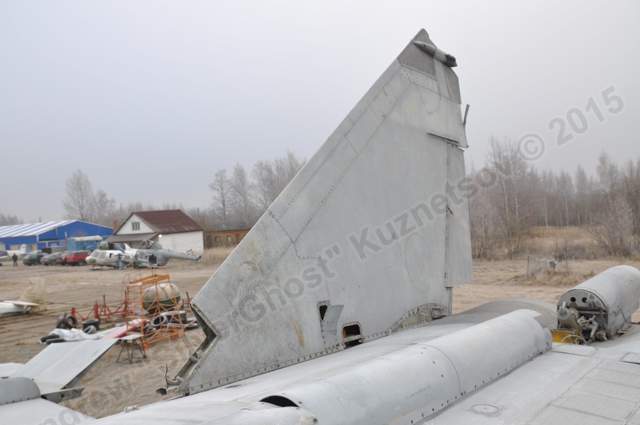 MiG-25PU_wing_0222.jpg