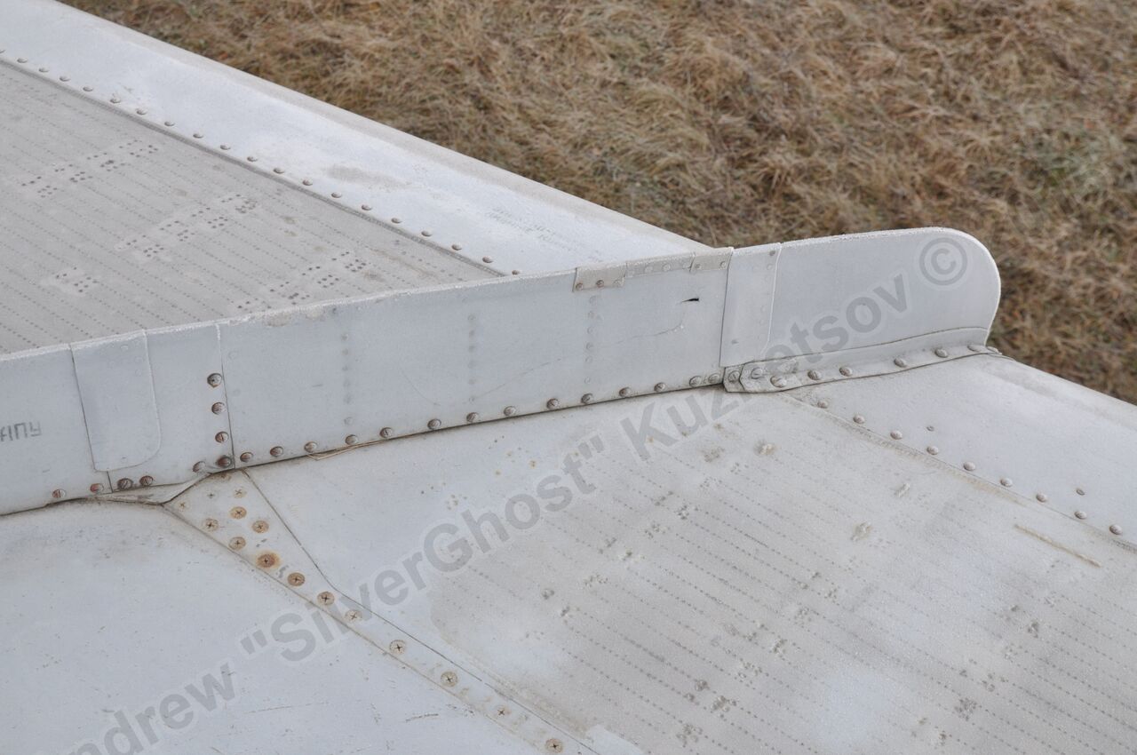 MiG-25PU_wing_0230.jpg