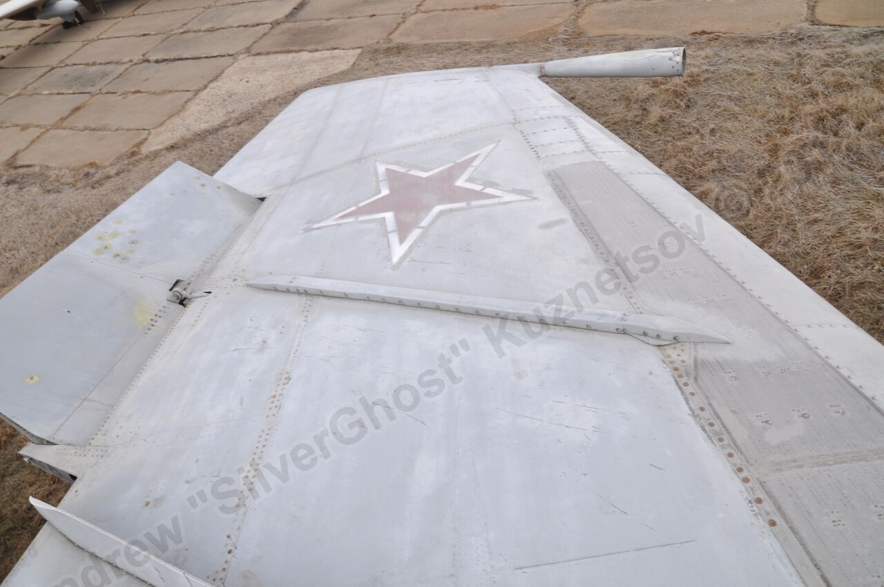 MiG-25PU_wing_0232.jpg