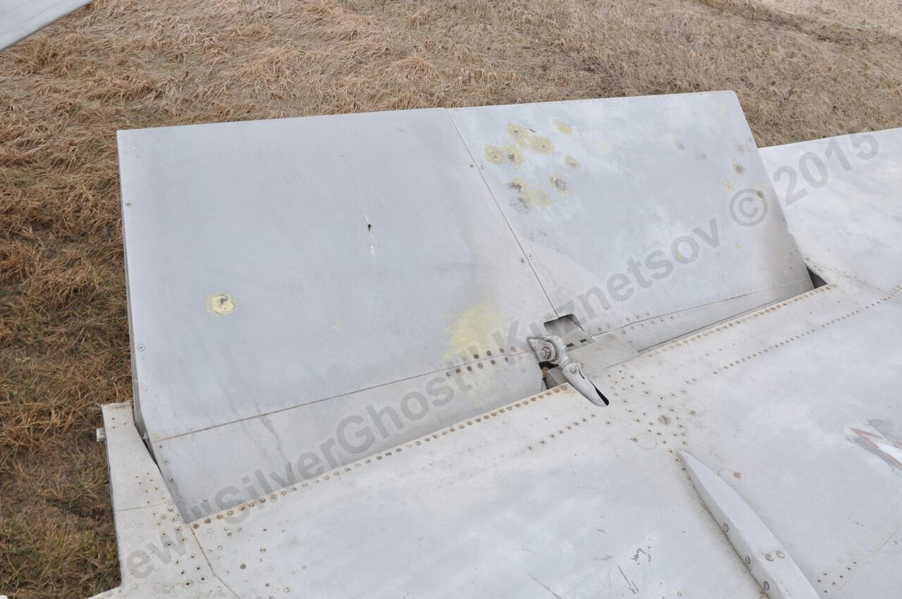 MiG-25PU_wing_0237.jpg