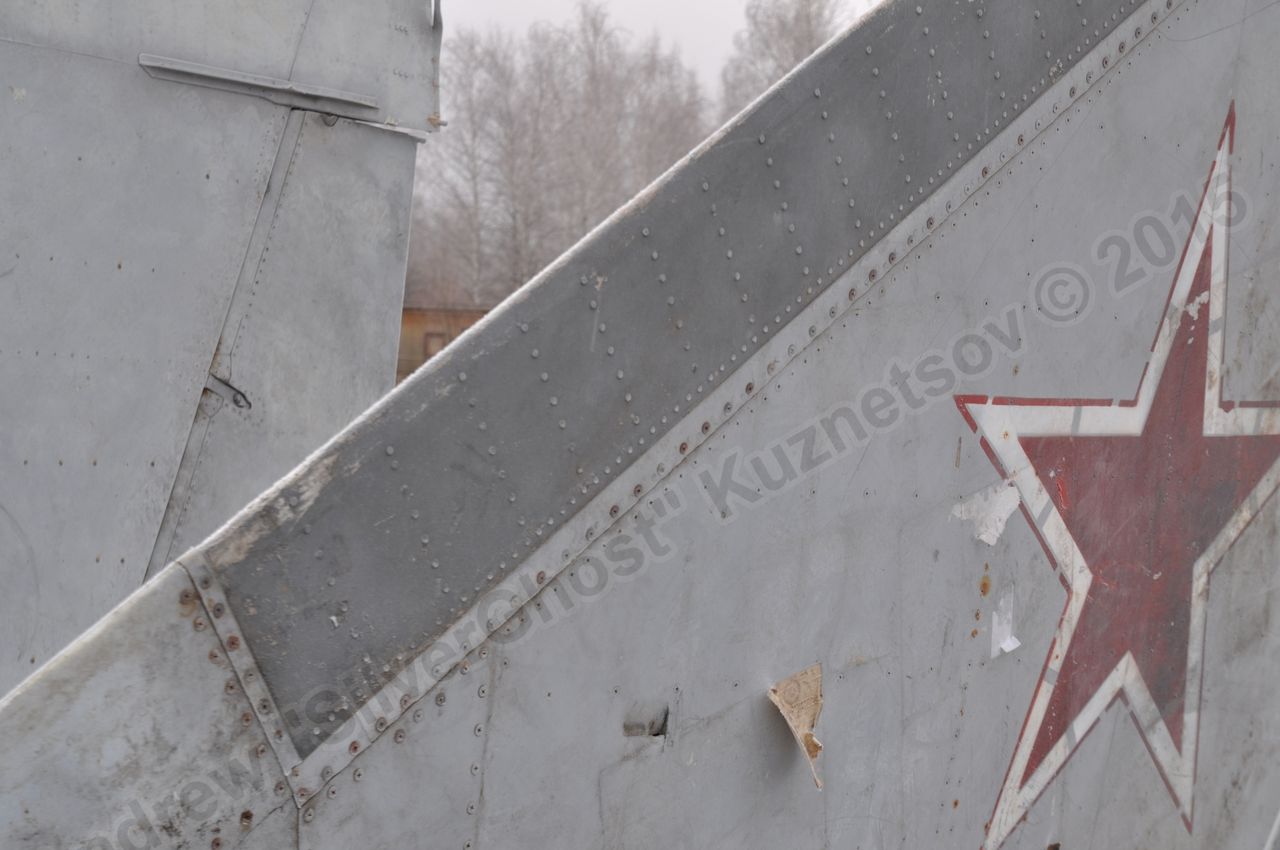 MiG-25PU_wing_0249.jpg