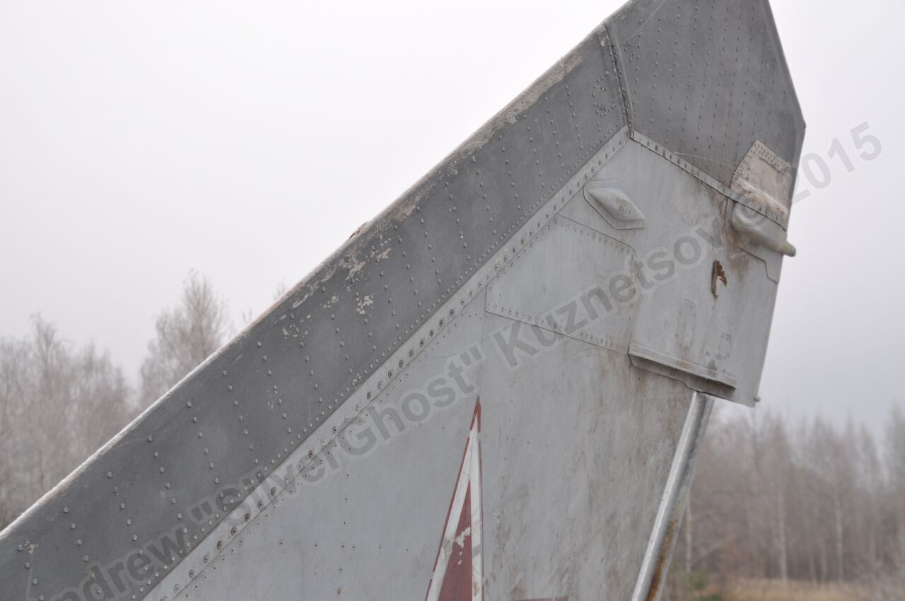 MiG-25PU_wing_0250.jpg
