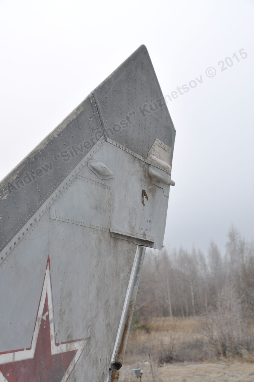 MiG-25PU_wing_0253.jpg