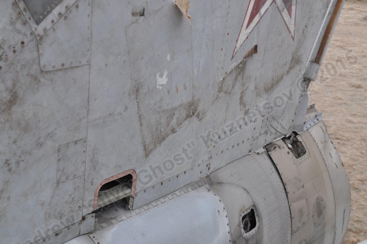 MiG-25PU_wing_0254.jpg