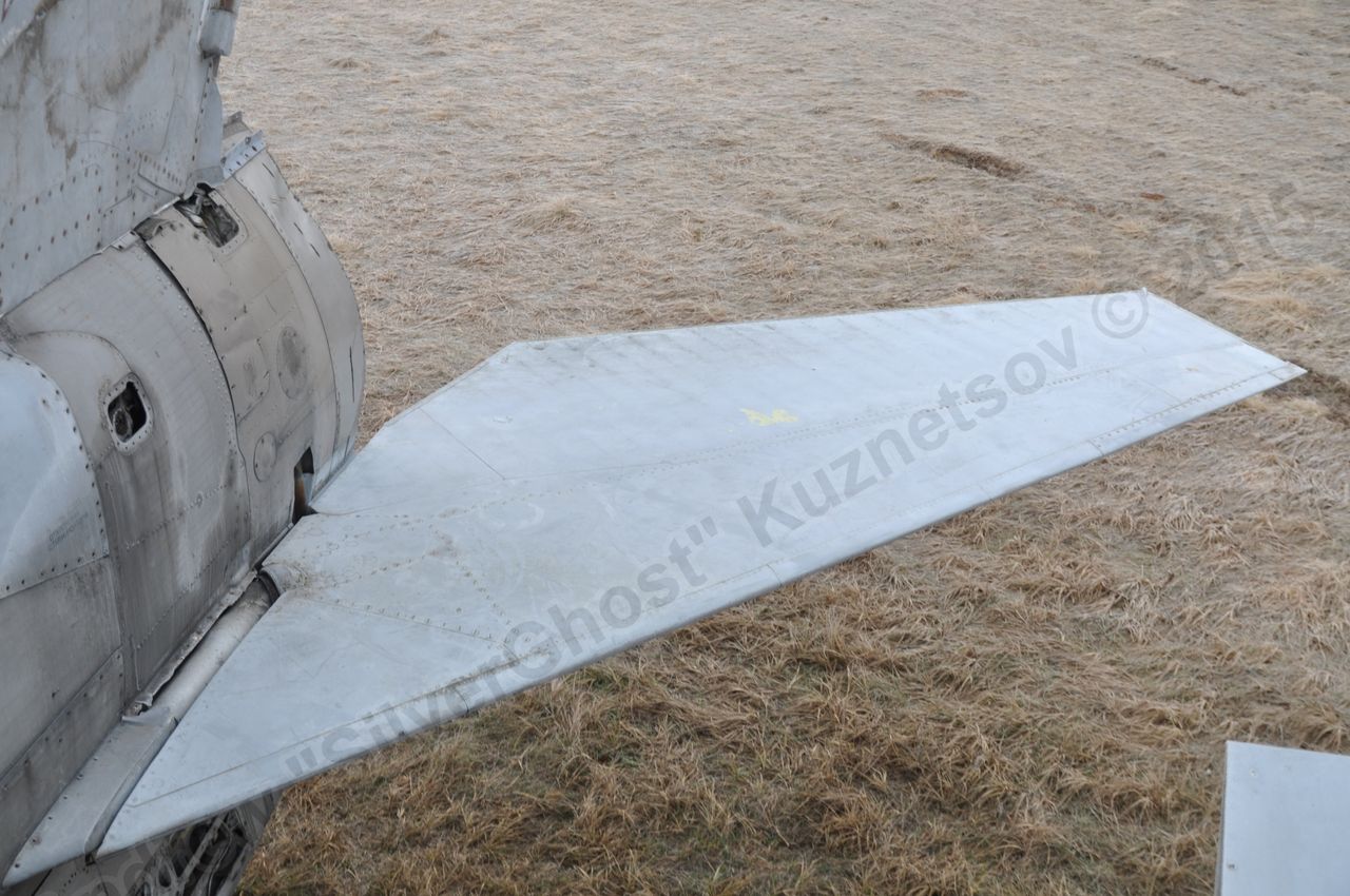 MiG-25PU_wing_0256.jpg