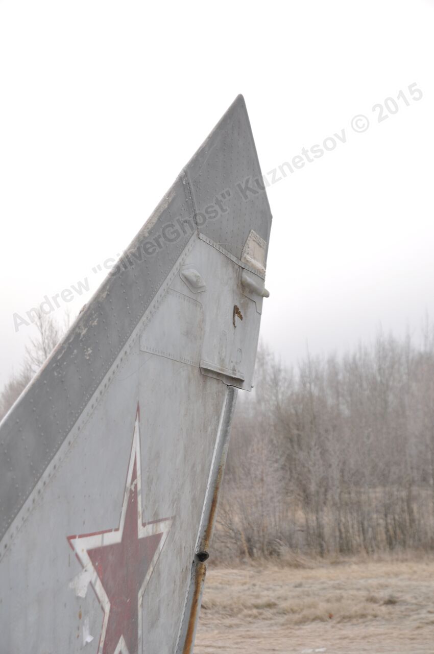 MiG-25PU_wing_0270.jpg