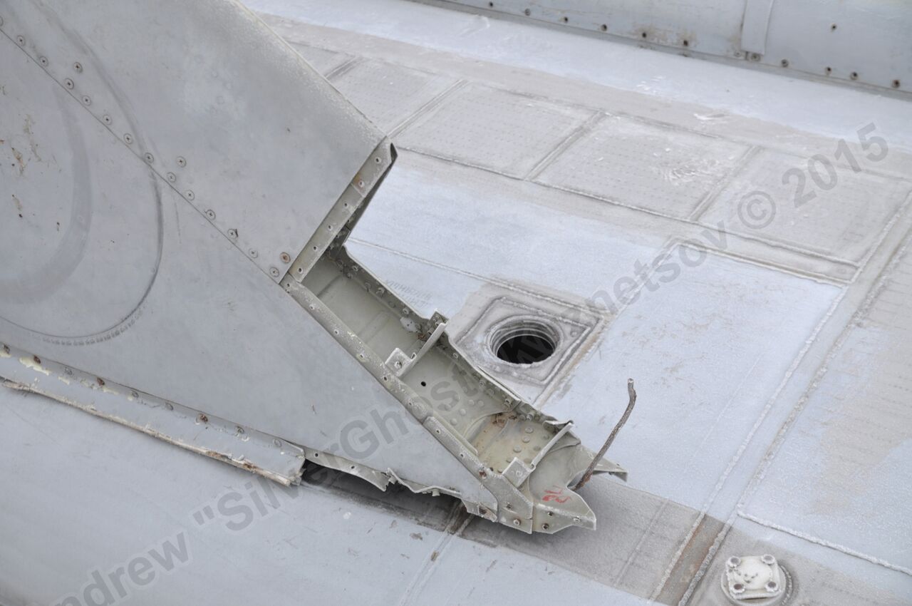 MiG-25PU_wing_0272.jpg