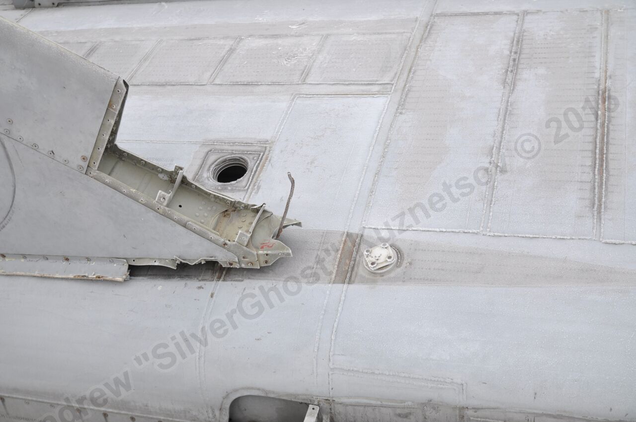MiG-25PU_wing_0273.jpg