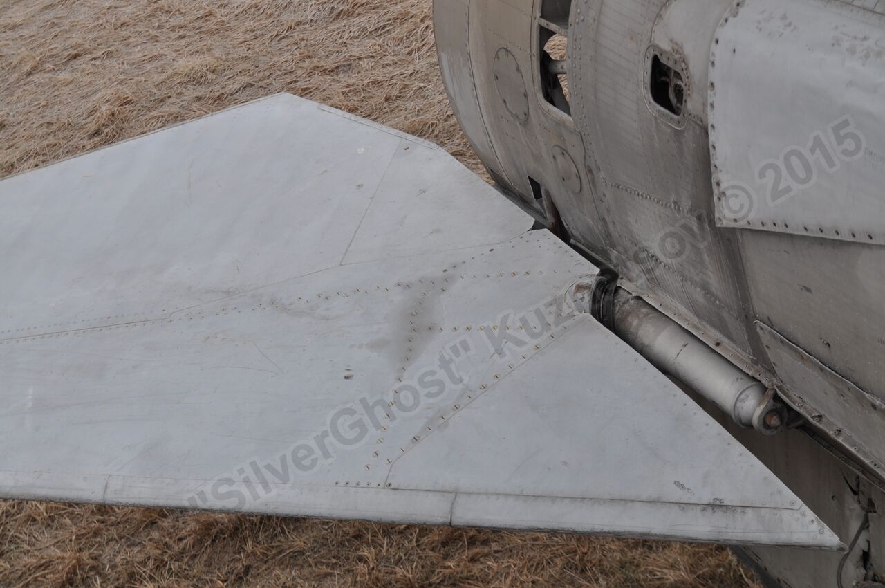 MiG-25PU_wing_0277.jpg