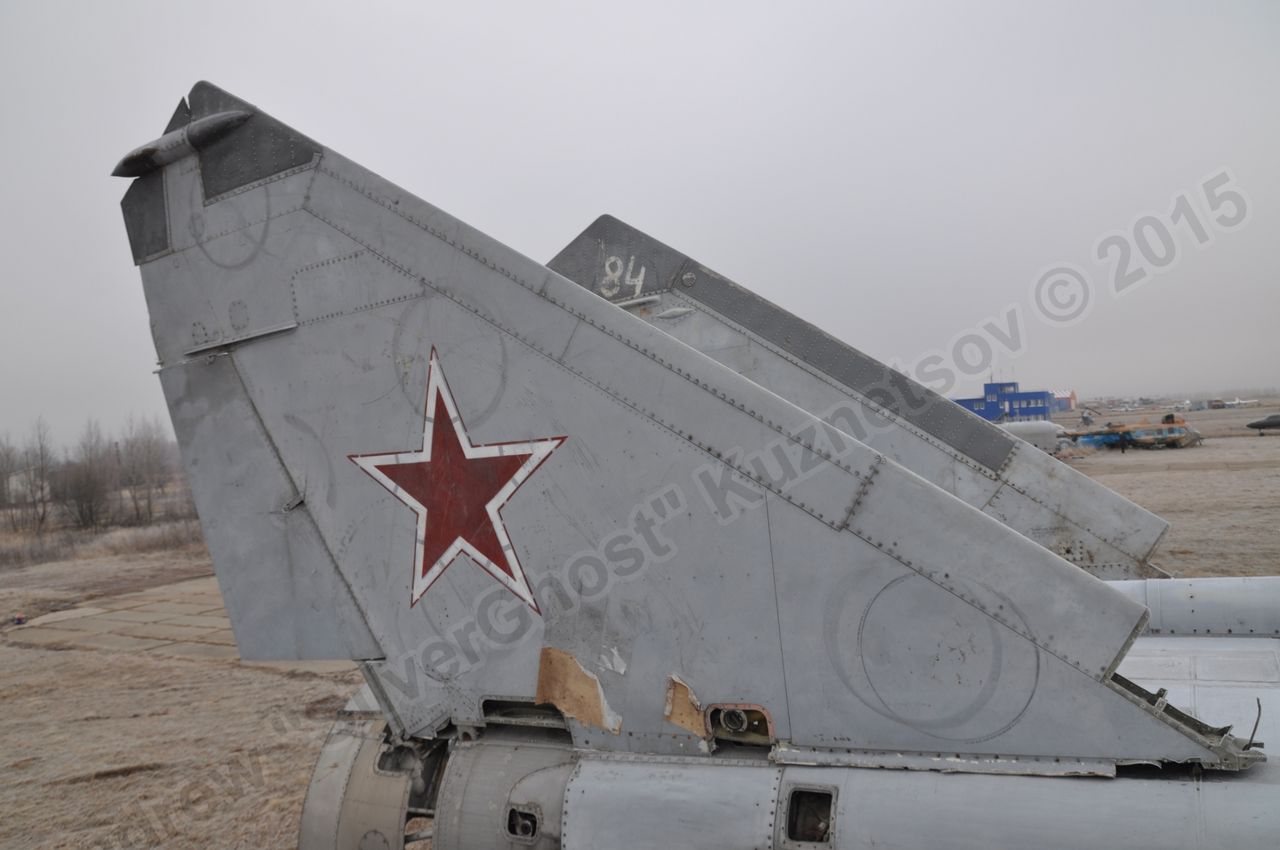 MiG-25PU_wing_0279.jpg