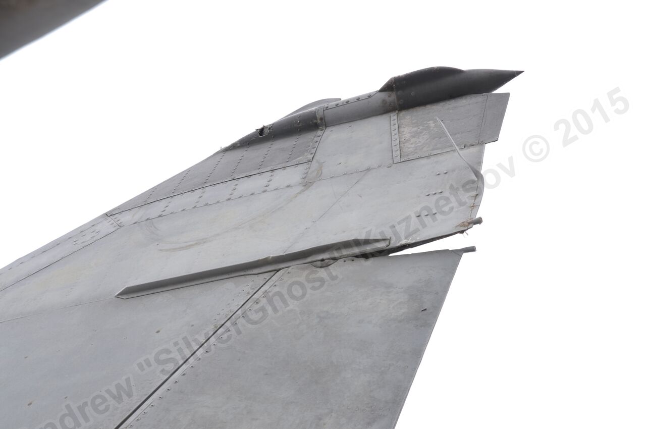 MiG-25PU_wing_0293.jpg