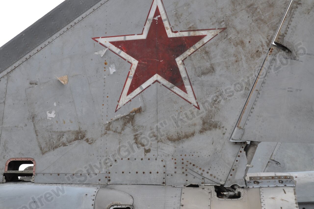 MiG-25PU_wing_0298.jpg