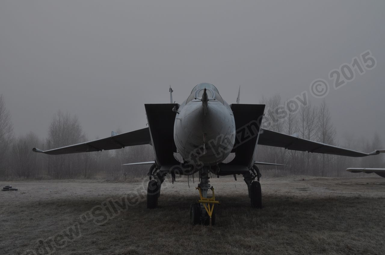 MiG-25PU_fuselage_0053.jpg