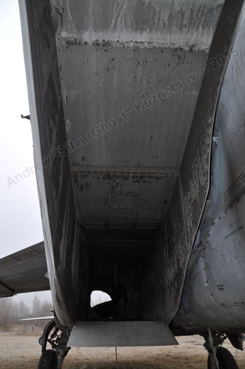 MiG-25PU_fuselage_0158.jpg