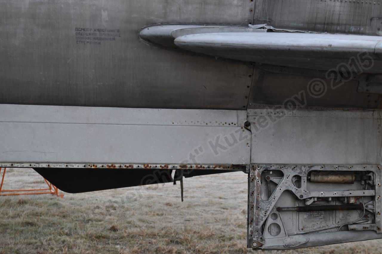 MiG-25PU_fuselage_0215.jpg