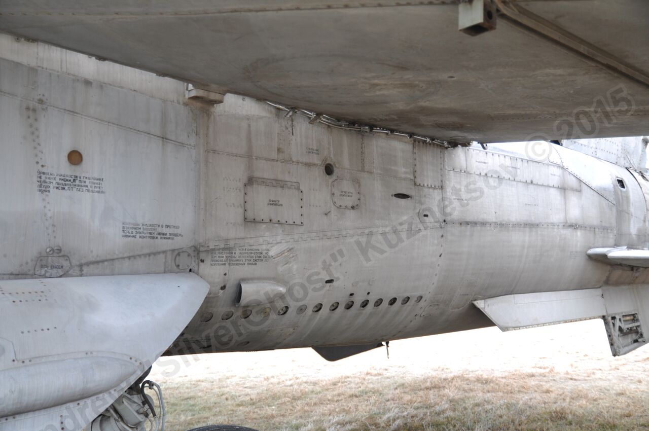 MiG-25PU_fuselage_0228.jpg