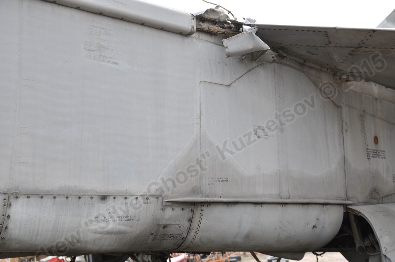 MiG-25PU_fuselage_0239.jpg
