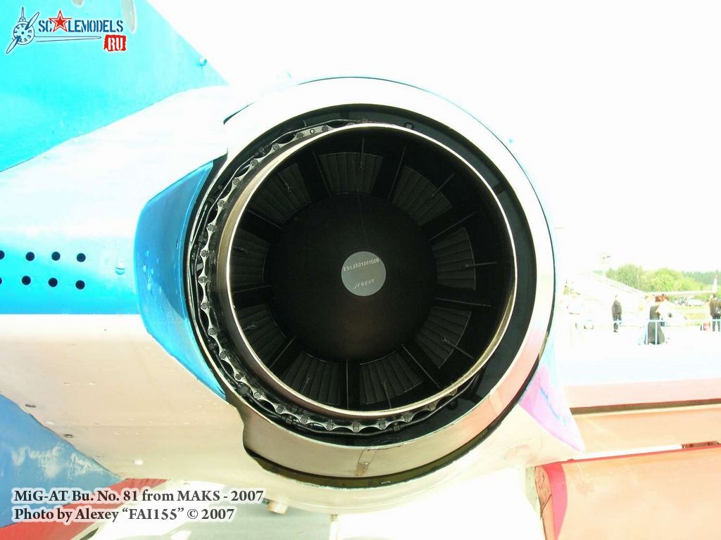 MiG-AT_81_10.jpg