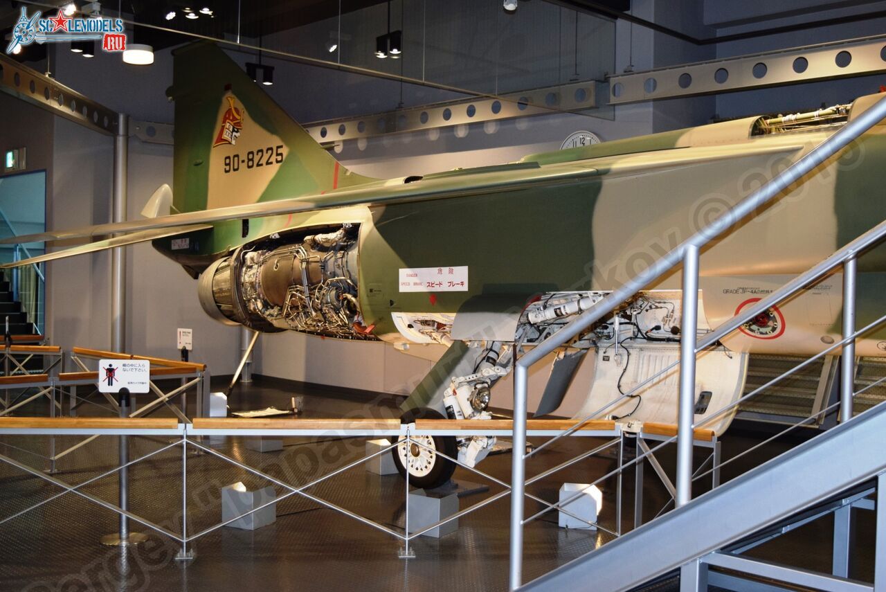 Mitsubishi_F-1_0002.jpg