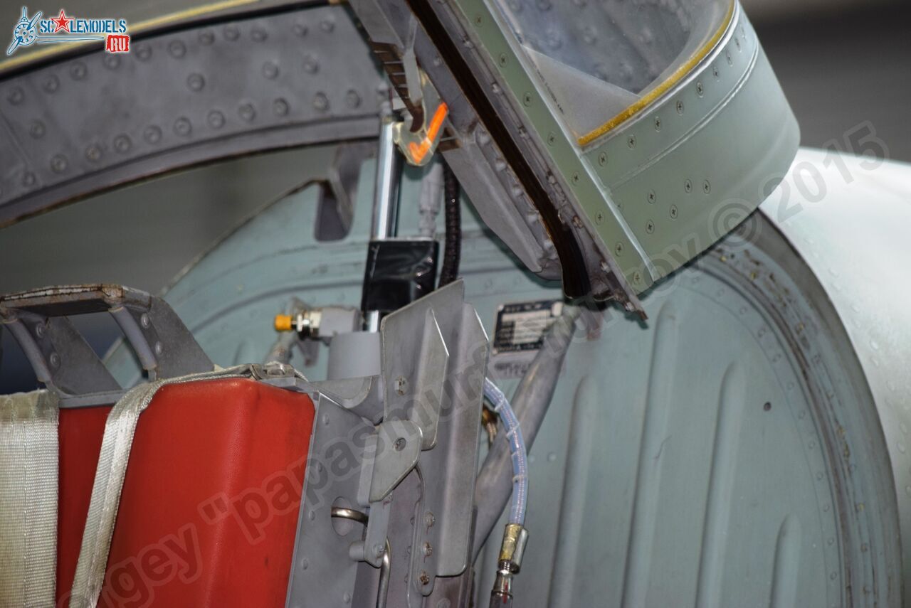 Mitsubishi_F-1_0050.jpg