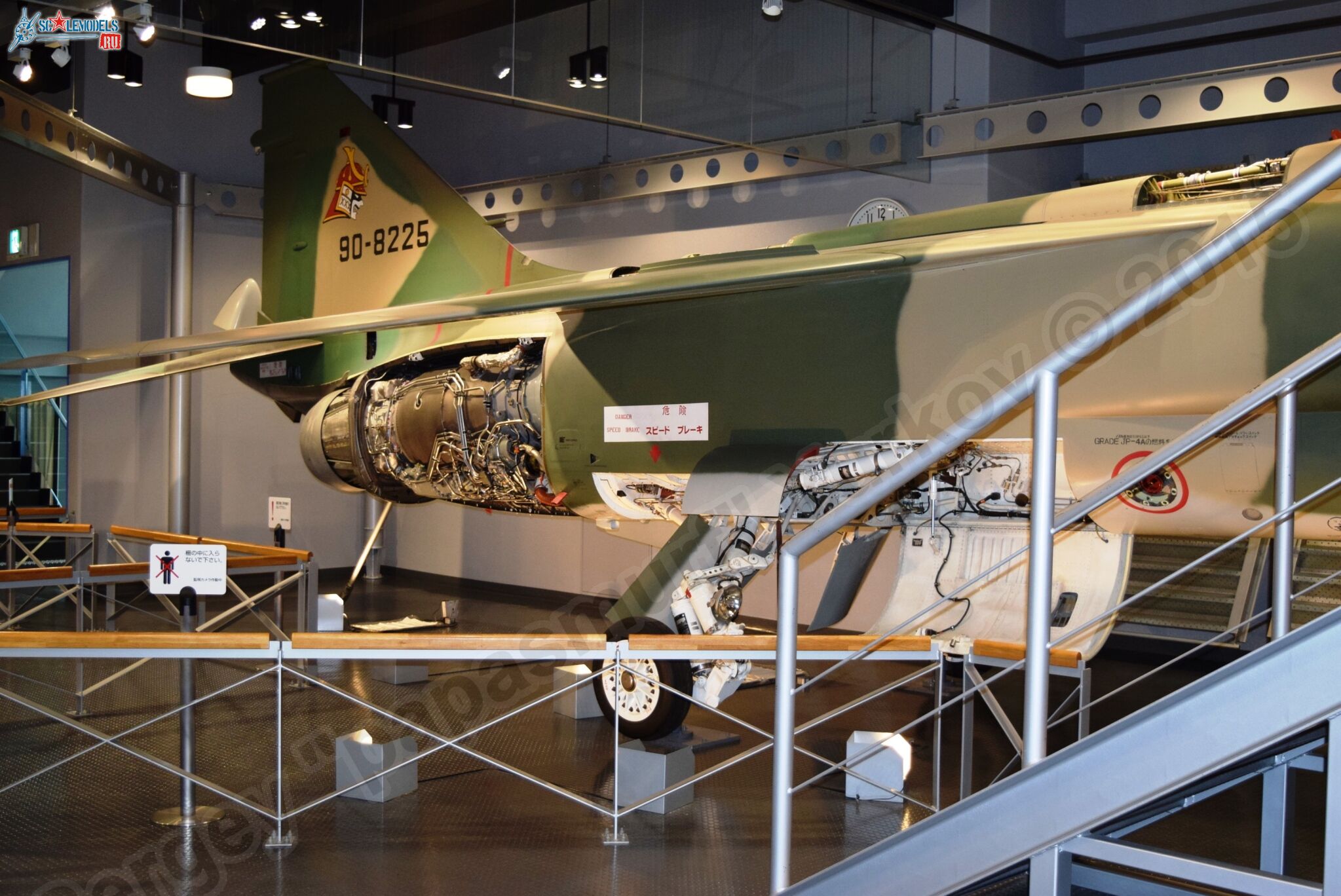 Mitsubishi_F-1_0002.jpg