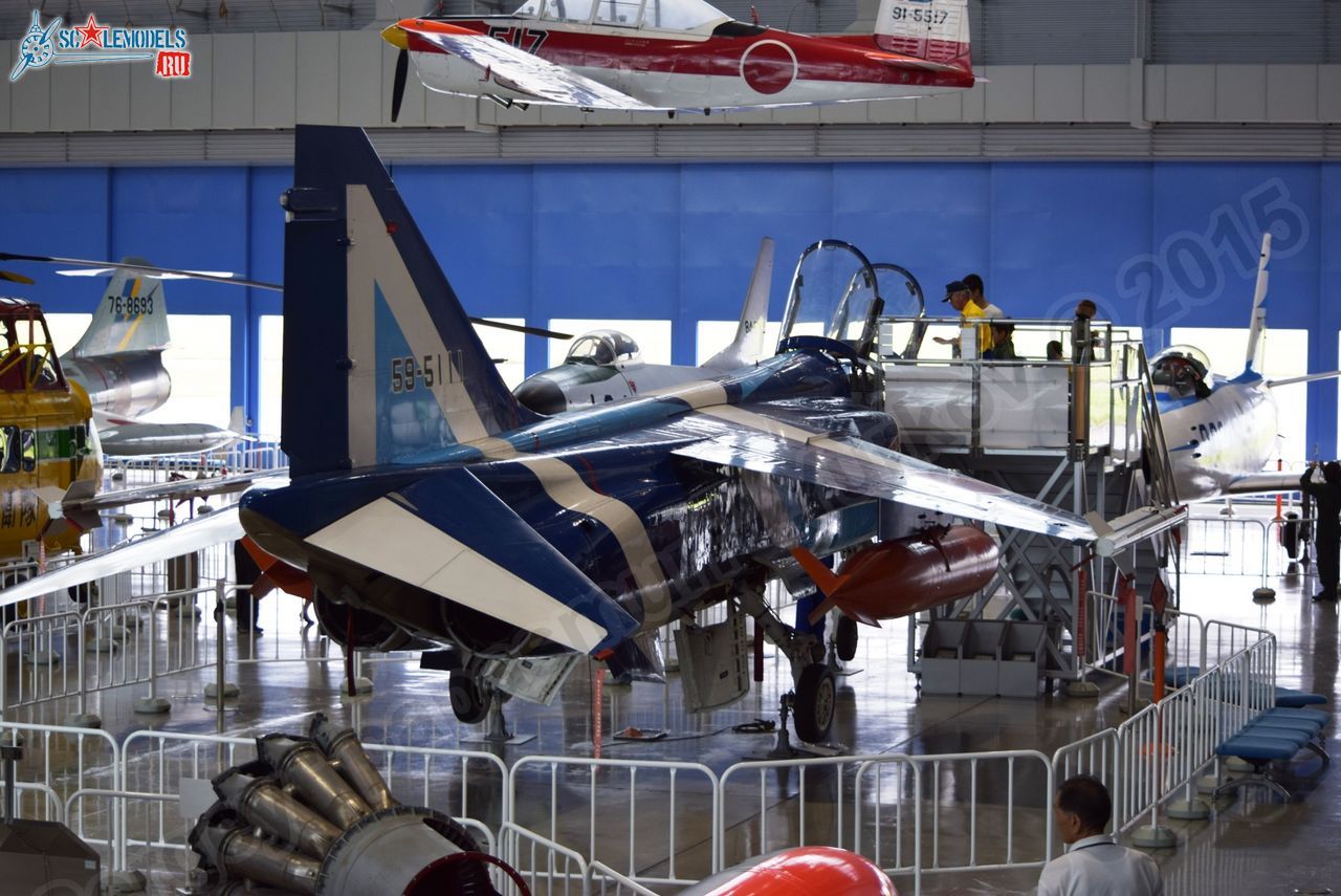 Mitsubishi_T-2_0001.jpg