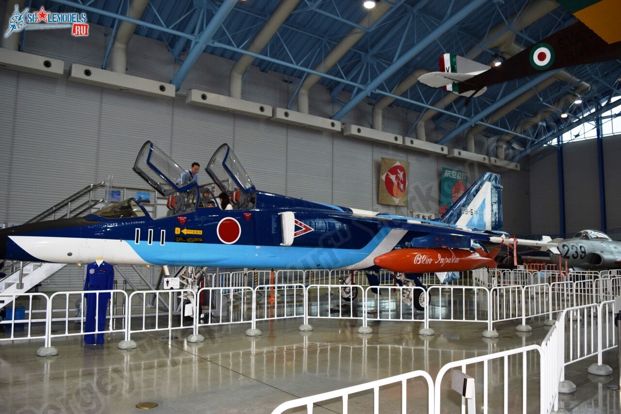 Mitsubishi_T-2_0011.jpg