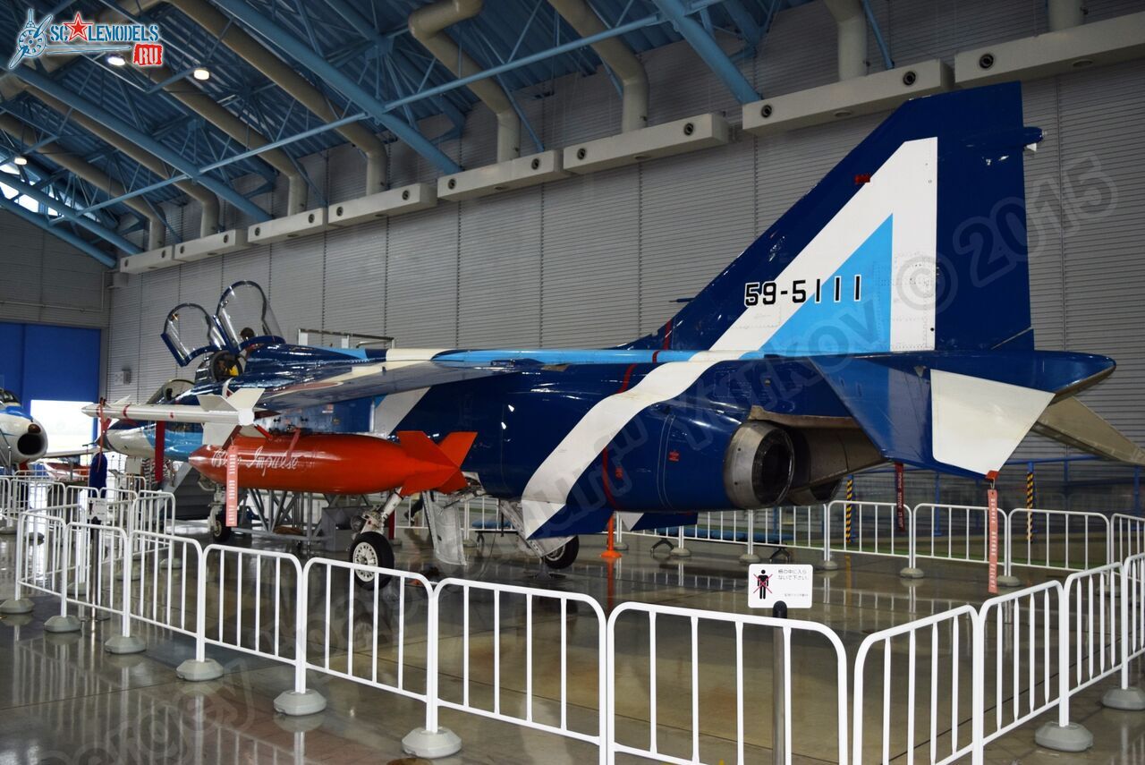 Mitsubishi_T-2_0013.jpg