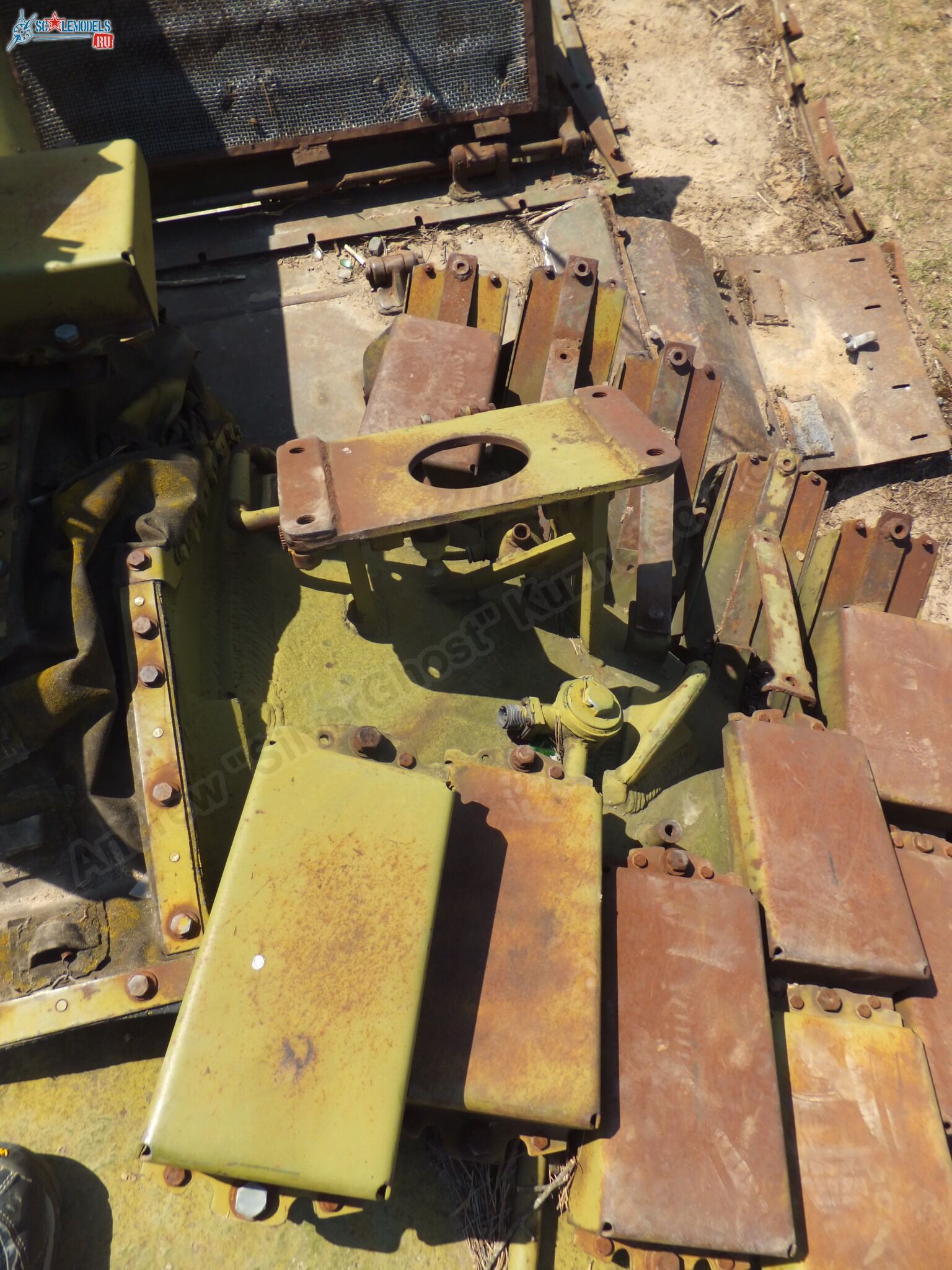T-54_wreck_0051.jpg