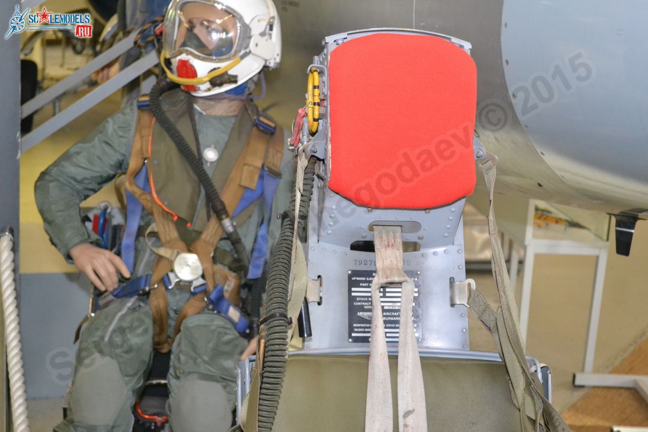 F-104G_Ejection_seat_0002.jpg