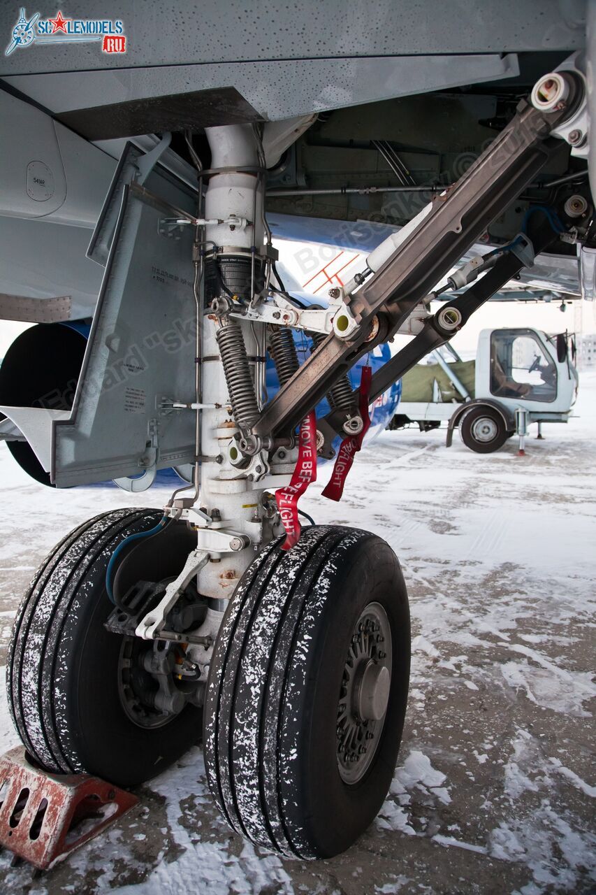 SSJ-100_RA-89011_103.jpg