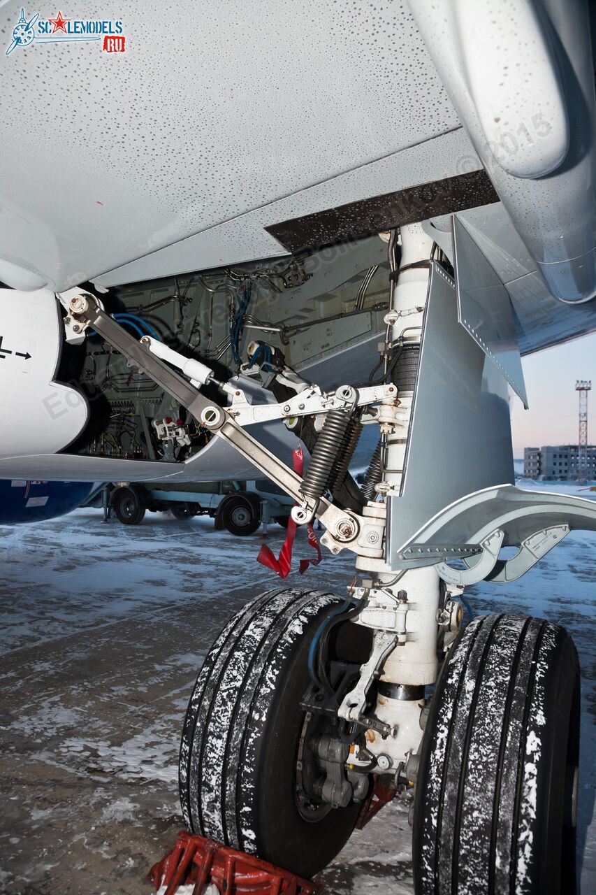 SSJ-100_RA-89011_122.jpg