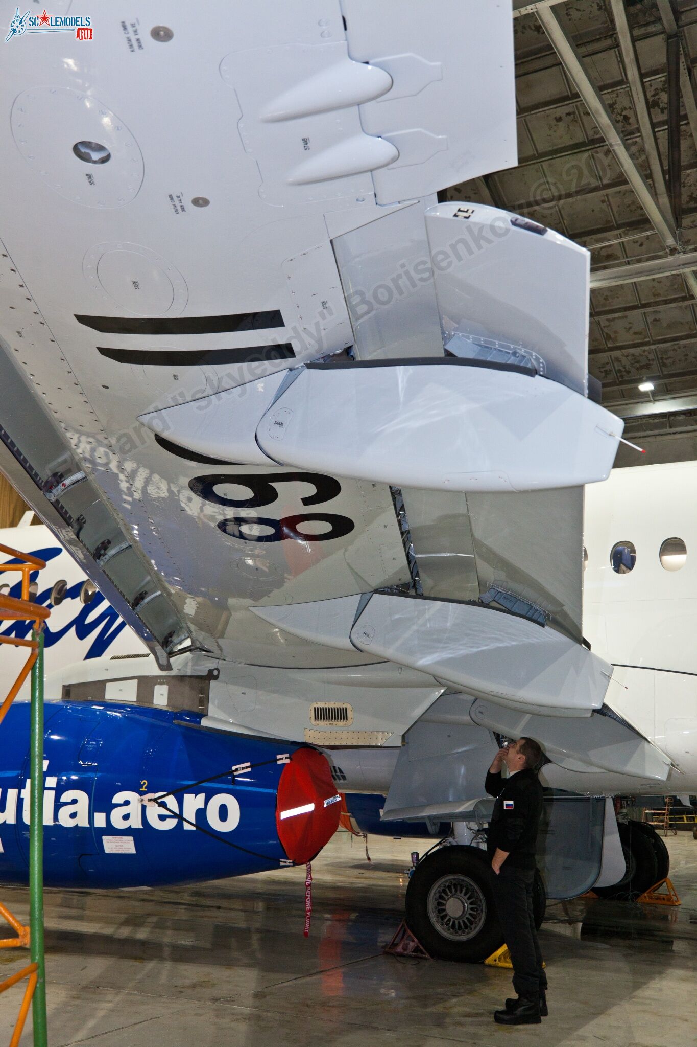 SSJ-100_RA-89011_178.jpg