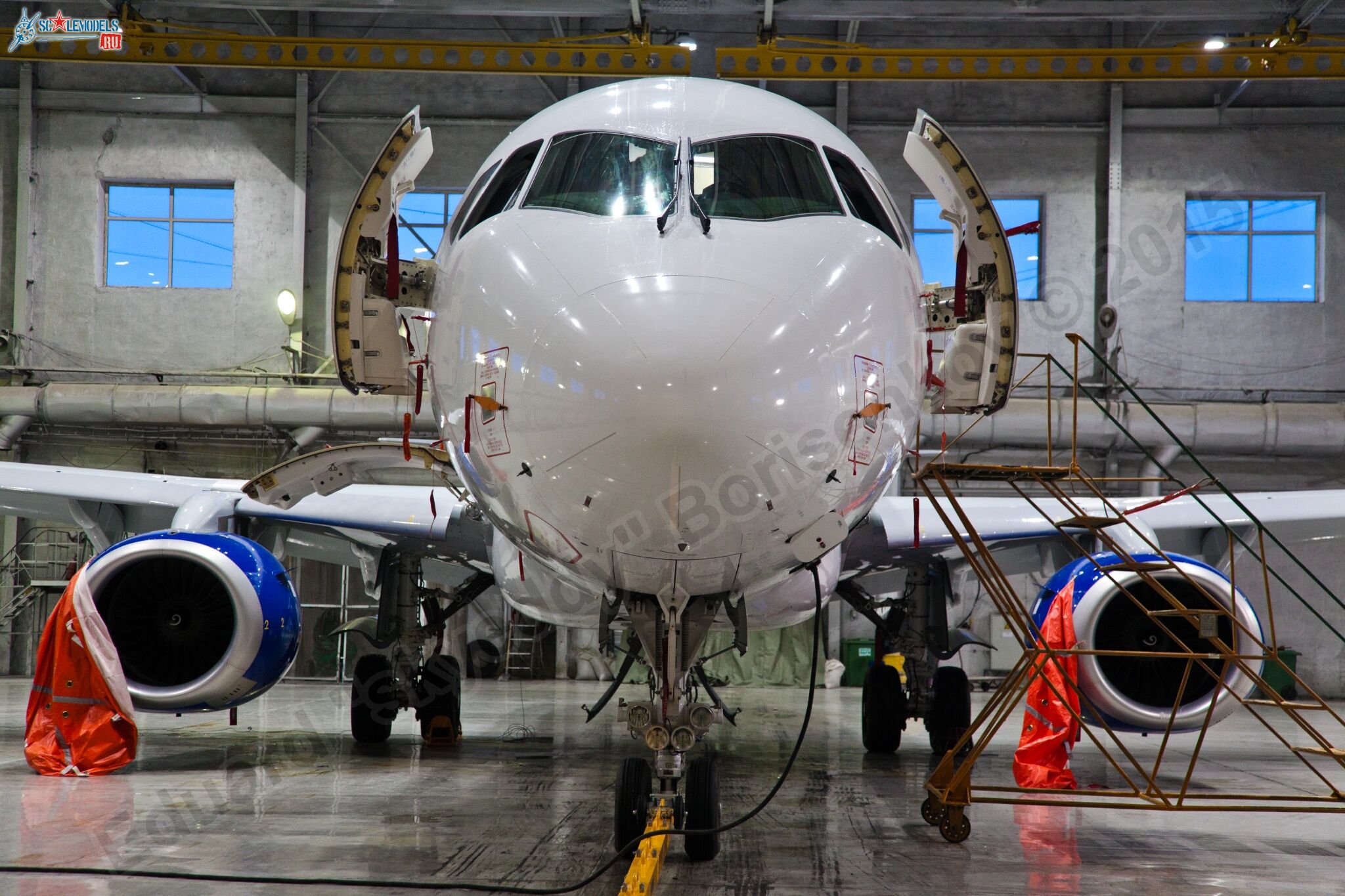 SSJ-100_RA-89011_305.jpg