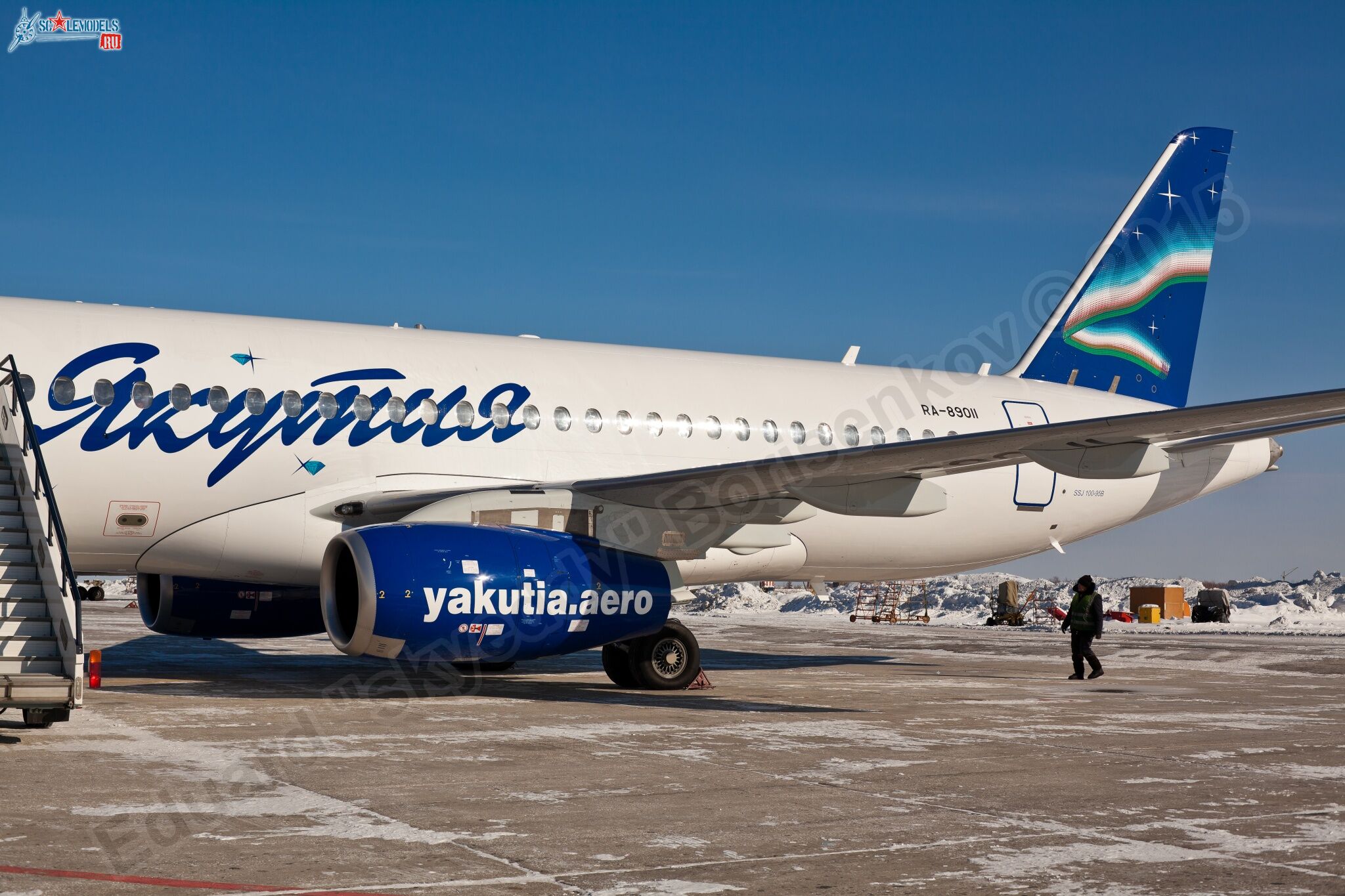 SSJ-100_RA-89011_329.jpg