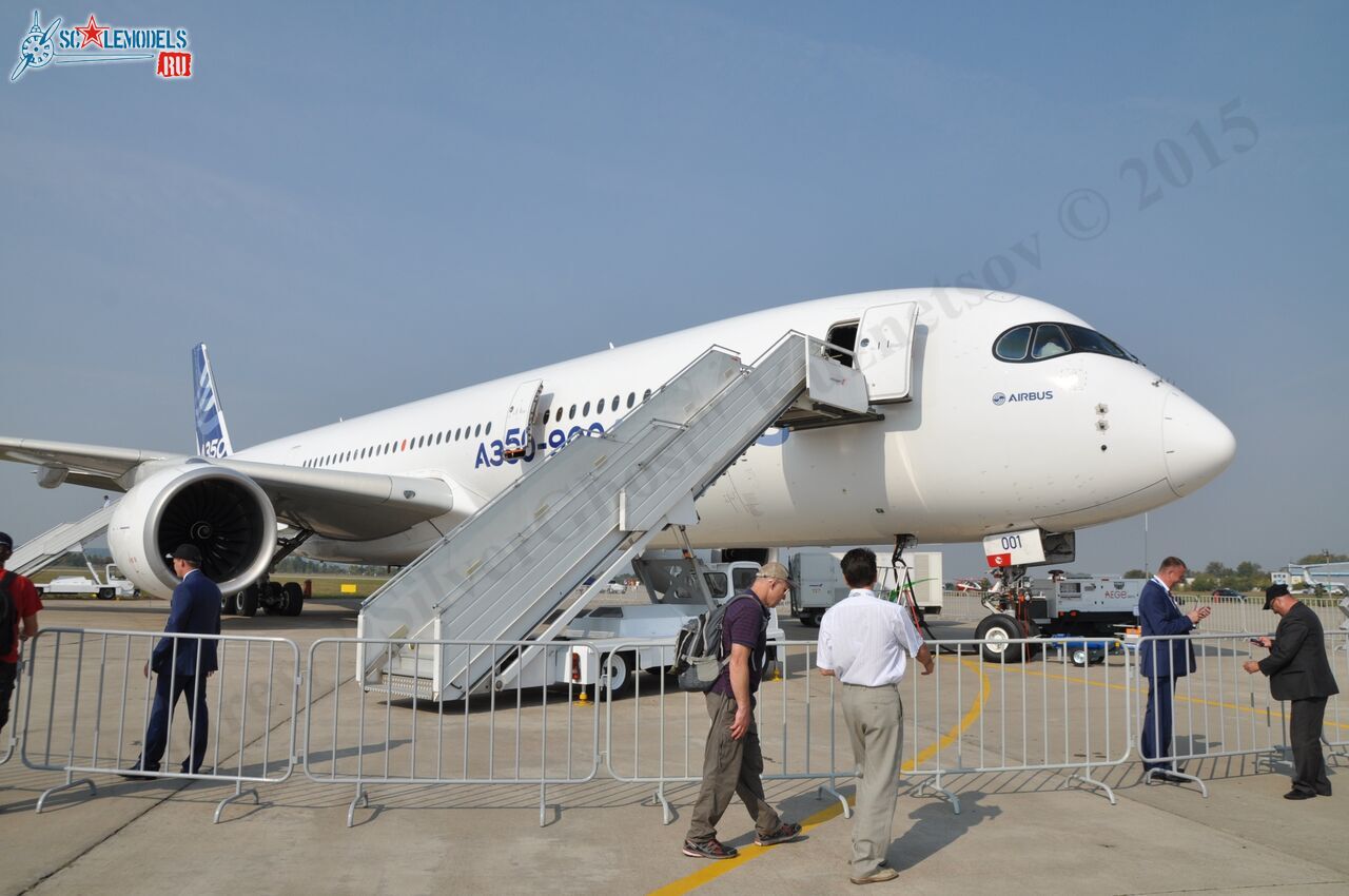 Airbus_A350XWB_F-WXWB_0.jpg