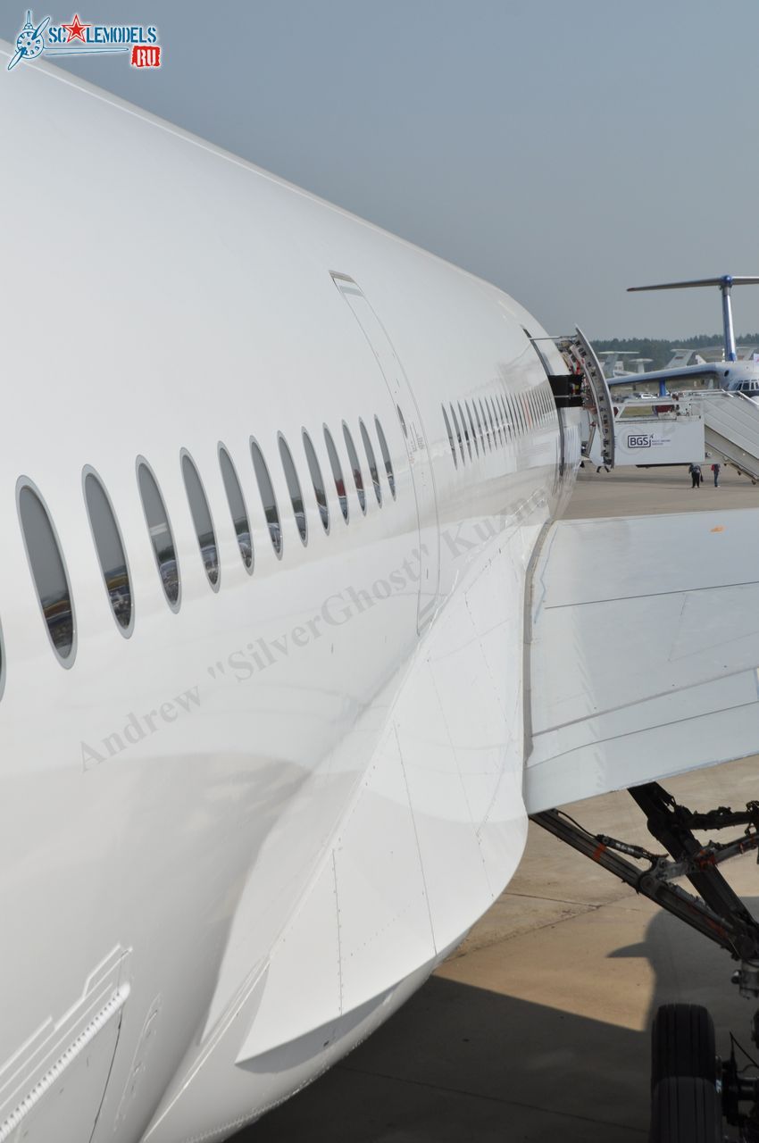 Airbus_A350XWB_F-WXWB_119.jpg