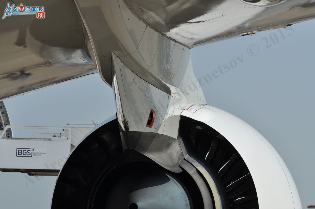 Airbus_A350XWB_F-WXWB_127.jpg