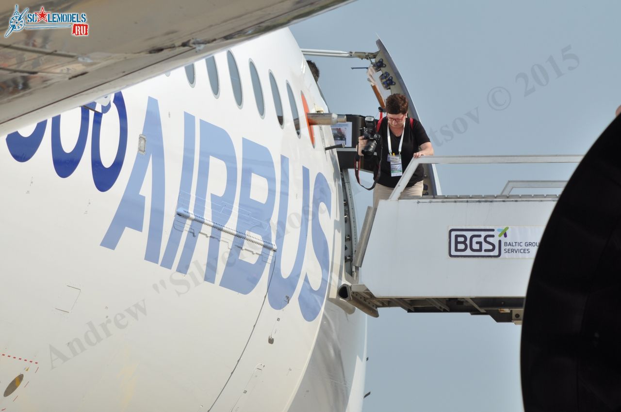 Airbus_A350XWB_F-WXWB_152.jpg