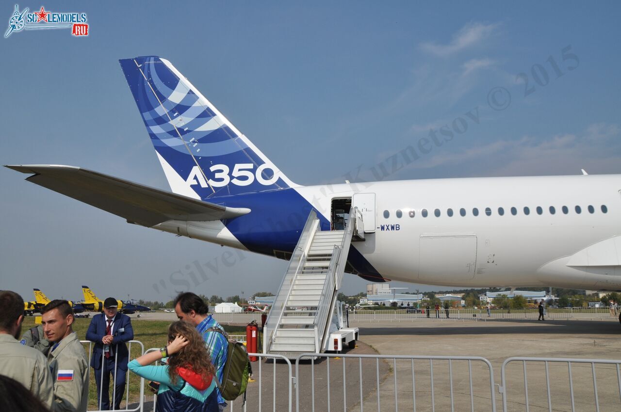 Airbus_A350XWB_F-WXWB_196.jpg